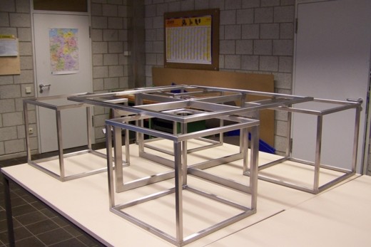 Designertisch in Edelstahl