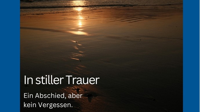 Ein Strand bei Sonnenuntergang